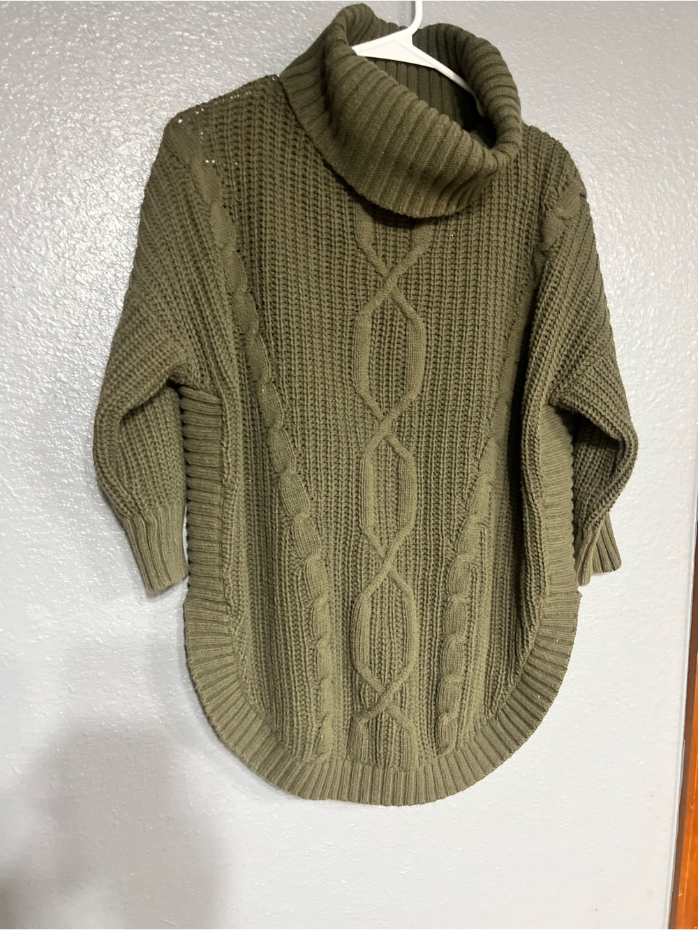 Express Turtleneck Cable Knit Sweater - Olive Green med